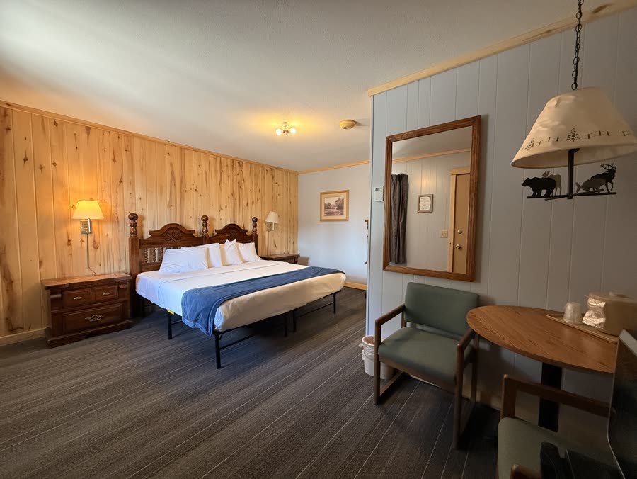 Lodge room with a king bed and a small table with chairs